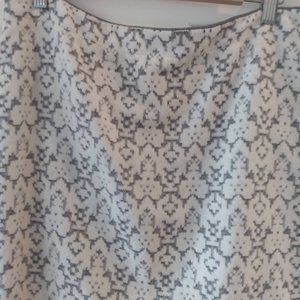 Short patterned skirt, light grey, dark grey. Brand: Sandwich. Size 8 (38)